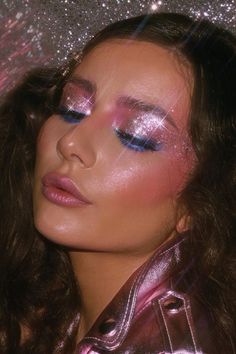 Edgy Glitter Makeup, Sparkle Makeup Looks Glitter, Pink Disco Eye Makeup, Glitter Eyeshadow Simple, Rockstar Eyeshadow, Makeup Looks Glamour, 90s Makeup Looks