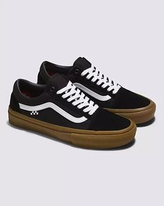 Skate Old Skool Shoe Long Skate, Neon Shoes, Old School Vans, Vans Men, Skate Man, Old Skool Black, Vans Store, Vans Skate, Shoe Ideas