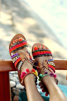 Boho Mode, Mode Boho, Shoe Inspiration, 자수 디자인, Hula Hoop, Hippie Chic, Hippie Style