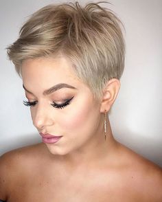 Cute Pixie Cuts, Hair Fair, Square Face Hairstyles, Pixie Bob Haircut, Cute Hair Colors, Pixie Hair, Blonde Pixie Cuts