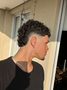 Corte de cabelo Corte Mullet, Perm Hair Men, Taper Fade Curly Hair, Curly Hair Fade