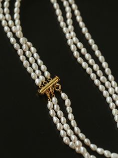 Indulge in elegance with our Simple Three-Layer Freshwater Pearl Necklace and Bracelet Set. Adorned with lustrous pearls, this versatile set adds sophistication and dimension to your ensemble. Made with high-quality materials for lasting beauty. Metal: 18K Recycled Gold Plated On Brass/Recycled Sterling Silver Plated On Brass Dimensions:40mm Weight: 51g Choker Design, Pearl Collar, Necklace And Bracelet Set, Rice Grain, Freshwater Pearl Necklace, Necklace And Bracelet, Three Layer, Freshwater Pearl Necklaces, Recycled Gold