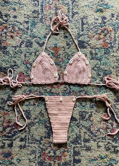 Hand sewn shells aswell as lining on the inside of the bikini ! Hand Sewn, Crochet Bikini, Hand Sewing, Favorite Outfit, Shells, Bathing Beauties, Purses And Bags, Sewing, Music Clothes