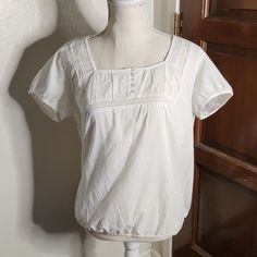 Sol Clothing Brand. White Embroidered Short Sleeve Blouse. Size Xl White Embroidered Shirt Outfit, Fitted Cotton Peasant Top With Short Sleeves, Fitted Cotton Peasant Top, Fitted Cotton Peasant Top For Daywear, Elegant White Embroidered Short Sleeve Top, White Short Sleeve Embroidered Spring Top, Embroidered Shirt Outfit, White Feminine Embroidered Short Sleeve Top, Embroidered White Short Sleeve Camp Shirt