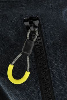 Details we like / Zipper / Steel Wire / Yellow Detaikl / fashion / at The Well Zipper Design Fashion, Recessed Zipper, Zip Puller Design, Metal Zipper, Zipper Installation Tutorials, Zipper Pulls, Clothing Details, Zipper Detail, Trim Detail