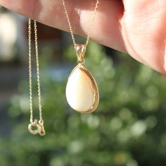 "Teardrop Mother of Pearl Necklace Raw Nacre Necklace 14k Gold Vintage Style Handmade Jewelry Christmas Gift For Her Anniversary Gift ▶ 𝙋𝙍𝙊𝘿𝙐𝘾𝙏 𝙁𝙀𝘼𝙏𝙐𝙍𝙀𝙎 * 14k Yellow Gold Mother of Pearl Necklace * Mother of Pearl Width : 1.23 cm ( 0.48 in) * Mother of Pearl Lenght : 1.75 cm ( 0.68 in) * Mother of Pearl Necklace Total Size : 1.54 cm x 2.35 cm ( 0.60 x 0.92 in) * Mother of Pearl Necklace Height: 5.86mm ( 0.23 in) * Available in 5 different chain lengths: 42cm (16.5 in), 44cm (17.3 Fine Jewelry Necklaces With High Luster As Gift, Fine Jewelry Necklace With High Luster For Gifts, Oval Drop Necklace Fine Jewelry Gift, Pear-shaped Pearl Pendant Necklace As Gift, Teardrop High Luster Necklace As A Gift, Classic Oval Drop Necklace Gift, Teardrop High Luster Necklace Gift, Classic Oval Drop Necklace For Gift, Classic Pear-shaped Drop Necklace Gift