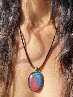 Boho long pendant necklace, handmade with corals of the ocean depths, unique and exclusive. With a leather cord that you can adjust to wear it the length that you prefer. Pilpaintings design. Patent pending. Bohemian Oval Pendant Necklace As Gift, Bohemian Oval Pendant Necklace With Cabochon, Bohemian Blue Necklace With Rectangular Pendant, Bohemian Blue Rectangular Pendant Necklace, Feminine Black Women, Boho Necklaces, Long Necklace Boho, Jewelry Bridesmaid, Long Pendant Necklace