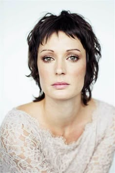 Véronique Beaudet is a Canadian actress. Shullet Hairstyles, Short Textured Hair, Hairstyles Older Women, Short Haircut Styles, Haircut Pictures, Curly Pixie