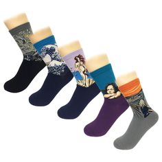 These socks are perfect for the art lovers. They feature masterpiece artworks from famous painters. Made with a comfy cotton blend. High quality socks featuring artwork from famous painters: Vincent van Gogh's Starry Night, Gustav Klimt's The Kiss, Leonardo da Vinci's Mona Lisa, Edvard Munch's The Scream, Henri Matisse's The Dance. Sold as a set of 5 pairs. Size: fits shoes size 6-9. Material: 65% Cotton, 32% Nylon, 3% Spandex. Art Problems, Gift Ideas For Artists, Relatable Art, Artist Lifestyle, Gifts For Artists, Fashion Apron, Famous Painters, Earring Jewelry Box, Lace Tape