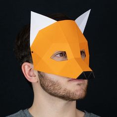 Make your own fox mini mask in an easy and simple way for parties, events (like Halloween or Carnival), festivals, photography, or just for fun! 😋 Fox Mask Diy, Papercraft Mask, Low Poly Mask, Mask Printable, Cardboard Mask, Mascaras Halloween, Printable Masks, Animal Mask, Dog Mask