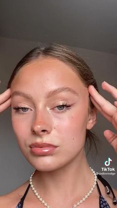 Clean Makeup Tutorial, Clean Girl Makeup Look, Makeup Remover Balm, Eye Makeup Images, Casual Makeup, Minimal Makeup, Make Up Tutorial, Makeup Eye Looks, Makeup Looks Tutorial