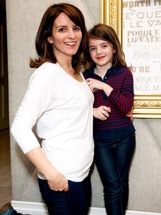 Tina Fey and her daughter Alice Mom Street Style, Celebrity Mom Style, Famous Moms, Mom Party, Celebrity Families, Black Celebrities, Celebrity Kids, Celebrity Moms