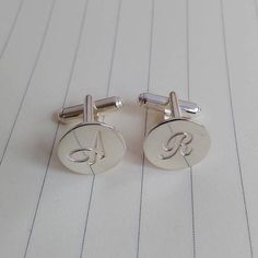 Groom Wedding Cufflinks,One Letter Cufflinks,Personalized Single Initials Cufflinks,Custom Single In Round Cufflinks For Father's Day, Classic Round Cufflinks For Father's Day, Personalized Silver Cufflinks For Formal Occasions, Silver Initials Cufflinks For Business, Silver Initials Cufflinks For Formal Wear, Classic Silver Cufflinks With Initials, Classic Clip-on Cufflinks For Gift, Classic Personalized Round Cufflinks, Classic Personalized Cufflinks For Wedding Gift