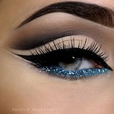 Loucas Por Maquiagem @loucaspormaquiagem Instagram photos | Websta Night Sky Makeup, Maquillage Yeux Cut Crease, Mekap Mata, Glitter Liner, Easy Makeup Tutorial, Makijaż Smokey Eye, Evening Makeup, Blue Eyeshadow, Glitter Makeup