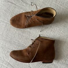 Brown Nubuck Leather Chukka Chealsea Boot From Nisolo. All Original Insoles And Laces. Purchased Brand New And Only Worn A Handful Of Times. Boho Shoes Winter, Chukka Boots Outfit Women, Boots With No Heel, Fall Shoes 2024, Brown Slouchy Boots, Winter Dress Shoes, Womens Shoes Casual, Chealsea Boots, College Shoes