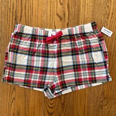 Brand New With Tags. Women’s Old Navy Pajama Shorts. White Tartan Color, Size Is Large Pjs Outfits, Sweat Set Outfits, Christmas Shorts, Christmas Pj Pants, Burr Basket, Flannel Pj Pants, Womens Flannel Pajamas, Old Navy Pajamas, Tropical Outfit