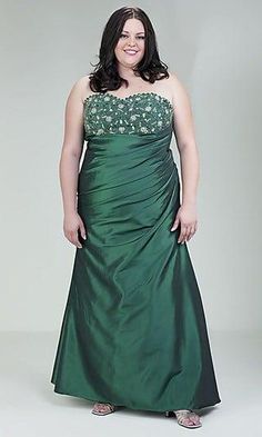 Strapless ball gowns like this can be modified and shaped to any figure when custom made to measure. Plus Size Evening Gowns, Plus Prom Dresses, Plus Size Evening Dresses, Plus Size Ball Gown, Gowns For Prom, Empire Waist Evening Dress, Black Lace Evening Dress, Red Formal Dresses, Plus Size Evening Gown