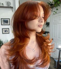 Wolfcut Hair Dye Ideas, Whimsigoth Haircut, 70s Butterfly Haircut, 70s Hair Layers, Layered Hair Aesthetic, Long Red Hair With Layers, Hair Color Ideas Ginger, Wolfcut Medium, 70s Womens Hair