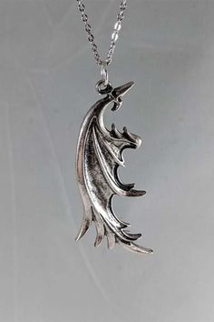 Kingdom Hearts Cloud Strife Wing Pendant Necklace Headpiece Cosplay Jewelry Costume Winged Silver Ac Kingdom Hearts Cloud, Hearts Outfit, Nerdy Jewelry, Final Fantasy Vii Cloud, Kingdom Hearts Characters, Cosplay Jewelry, Cloud Strife, Wings Costume, Silver Wings