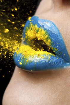 The lipstick is cool but it looks like she's puking yellow vomit… other than that its great! Yellow Lips, Extreme Make-up, Orange Lips, Blue Lips