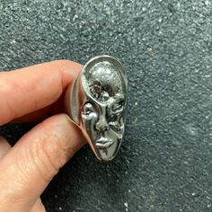 Face Ring Size 8 So Cool Silver Tone Came From Brand Luxury Goth New In Package Silver Goth Jewelry, Chunky Silver Jewelry, Luxury Goth, Shifting Closet, Chunky Silver Jewellery, Funky Rings, Yellow Gold Solitaire Ring, Sterling Silver Thumb Rings, Silver Jewlery