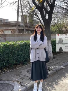 Japanese Cardigan Outfit, Long Skirt Outfits Korean Summer, Cardigan With Maxi Skirt, Japanese Mom Outfit, Modest Japanese Fashion, Japanese Fashion Winter, Japanese Outfits Casual, Neat Casual Outfits