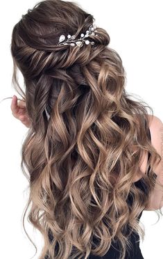 Wedding Hacks, Quince Hairstyles, Hairstyles Wedding, Bride Hair, Wedding Hair Down, Bridal Hair Vine