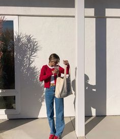 Red Outfit Winter, Red Outfit Casual, Red Sneakers Outfit, Red Adidas Shoes, Brit Harvey, Red Shoes Outfit, Red Knit Cardigan, Adidas Outfit Shoes, Sneaker Outfits Women