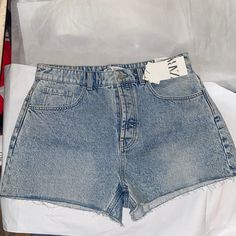 Description: High-Waisted Five Pocket Shorts Featuring A Washed Effect And An Unfinished Hem. Front 4 Metal Button Closure. Rigid Materials: Outer Shell: 100% Cotton Color: Mid-Blue Zara High Waist Light Wash Jeans, Trendy Medium Wash Bottoms With Button Closure, Zara Light Wash Straight Leg Bottoms, Zara Straight Leg Light Wash Bottoms, Zara Straight Leg Denim Bottoms, High Waist Casual Jean Shorts With Button Closure, High Waist Light Wash Shorts With Five Pockets, Zara Summer Jeans With Five Pockets, Zara Jeans For Summer