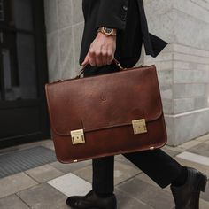 The No.2 briefcase fits in wherever you do business. The impressive premium leather messenger briefcase combines a timeless design with modern functionality. The No.2 is handcrafted in Northern Italy from the finest premium Italian full-grain vegetable-tanned cow leather and is available in several classic colors. The interior is lined with hard-wearing cotton canvas and convenient compartments make it easy to carry your everyday and business essentials fully organized. Comfortably pack up to a Luxury Business Briefcase With Palladium Hardware, Luxury Minimalist Rectangular Briefcase, Luxury Business Box Bag, Luxury Oiled Leather Briefcase, Luxury Brown Clutch With Bill Compartment, Luxury Formal Rectangular Briefcase, Luxury High-end Briefcase With Removable Pouch, Luxury Leather Rectangular Case Bag, Modern Formal Briefcase With Leather Handles