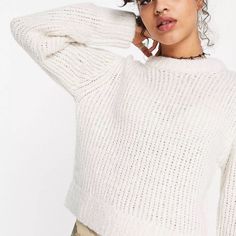 New With Tags Weekday Slouchy Sweater Off-White Size S Cozy White Crew Neck Cropped Sweater, Trendy White Cropped Crew Neck Sweater, Trendy White Crew Neck Cropped Sweater, White Cropped Winter Sweater, Cozy White Cropped Top, Casual White Cropped Sweater, White Cropped Cozy Sweater, Slouchy Sweater, Cream White