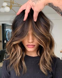 70 Envious Balayage Hair Color Ideas for 2024 Hair Colour Brunette Balayage, Color Over Highlights Brunettes, Fall Bayalage For Dark Hair, Hair Color Ideas Dark Roots, Modern Balayage, Brunette Balayage Hair Fall 2024, Latina Fall Hair Colors, Dark Balayage Hair Long Layered, Soft Brunette Balayage Ash Brown