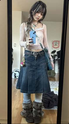 Current Japanese Fashion, Belt With Skirt Outfit, Japanese Kawaii Outfits, Soft Grudge Aesthetics Outfits, Alternative Japanese Fashion, Long Scurts, Sixth Dimension Clothing, Lampcore Outfit, 2000s Japanese Fashion Y2k