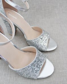 Sparkly glitter block heel sandals are perfect for date night, parties, or any special occasion.DETAILS:HEELS: 3.6 inchesCOLORS AVAILABLE: White, Silver, Gold, Rose Gold, Burgundy and NavyUPPER: Synthetic upper and liningMATERIALS: Mandmade outsoleORIGIN: ImportedSTYLE NAME: LAUREN