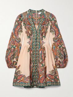 Zimmermann's 'Ottie' mini dress is printed with vibrant swirling paisleys that create an ornate, bohemian feel. Made from crisp, breathable linen, it has a nipped in waist that balances the floaty skirt and billowy sleeves. Elegant Bohemian, Linen Mini Dress, Paisley Dress, Printed Linen, Jeans Dress, Paisley Print, Denim Fashion, Women Collection, Denim Dress