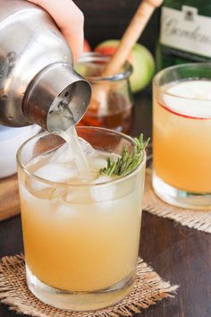 This apple bees knees cocktail adds a seasonal twist to the classic gin cocktail Brunch Cocktail Recipes, Bees Knees Cocktail, Classic Gin Cocktails, Apple Cocktail, Cider Cocktails, Boozy Brunch, Gin Cocktail, Brunch Cocktails, Fall Cocktails