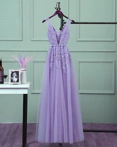 تول فساتين الحفلات بطول الأرض Lavender A-line Wedding Dress, Purple A-line Evening Dress For Bridesmaids, Lavender V-neck Bridesmaid Dress, Lavender Tulle Evening Dress For Party, Purple A-line Evening Dress For Banquet, Purple A-line Gown For Banquet, A-line Tulle Evening Dress For Bridesmaid, Tulle A-line Evening Dress For Bridesmaid, Purple A-line Wedding Gown