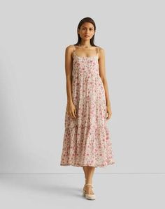 Embrace your day in chic and eco-conscious style with our 'Strappy Tiered Maxi Dress in Florals.' Made from 100% eco-friendly Bemberg™ Crepe, this maxi dress is a delightful blend of comfort and sophistication. Its tiered design offers a flowy, relaxed fit from the waist down, while the fitted bodice exudes elegance. With adjustable straps and convenient pockets on both sides, this maxi dress is perfect for spring and summer, making it an ideal addition to your collection of maxi dresses. Wash i Maxi Dress Flowy, Biodegradable Materials, Dress Flowy, Tiered Maxi Dress, Sewing Thread, Harmful Chemicals, Sustainable Fabrics, Tiered Dress, Ticks