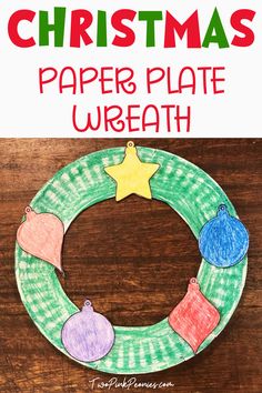 If you love simple paper plate crafts you have to try this Christmas paper plate wreath! Color or paint a paper plate and then add the printable ornaments. It is so easy to set up and kids will love it. Printable Ornaments, Craft For Preschoolers, Christmas Wreath Craft, Diy Preschool, Christmas Paper Plates, Christmas Crafts For Toddlers, Preschool Christmas Crafts