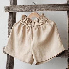 Get ready for a stylish spring and summer with our Retro Long Sleeve Linen Blouse & Shorts Set. 🌸 Made from a blend of cotton and linen, this casual set is perfect for little girls aged 1-6 years. With its full sleeve length, O-neck collar, and pullover closure, it offers comfort and ease of wear. The solid pattern and retro design add a touch of vintage charm. Embrace the season in style with this adorable and trendy set. 🌼 #SpringFashion #SummerStyle #KidsFashion Specifications: Style: Casua Spring Beach Cotton Bloomers, Spring Beach Bloomers In Cotton, Casual Cotton Bloomers For Spring, Spring Solid Cotton Bloomers, New Baby Girls, Linen Blouse, Loose Shorts, Casual Sets