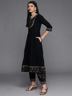 Elevate your ethnic wardrobe with our exquisite collection of Pakistani straight kurtis paired stylish pants. Perfect for any occasion, these outfits seamlessly blend traditional designs contemporary elegance. Made from high-quality fabrics, feature intricate embroidery, elegant prints, and a flattering cut that exudes sophistication. Baby Pink Aidah Modal Chikankari Straight Kurti TheChikanLabel designer studio presents Kurti. Floral motifs embroidery delicately placed on handmade chikankari kurti. This perky hand embroidered Lucknowi kurti is reminiscent blooming springs the serenity surrounds it. Your skin will surely fall in love soft fabric. keep you comfortable all day long make yourself happier. ▪ Hand-Made, Not Machi HAND CRAFTED KURTA DESCRIPTION Women's Party Wear, Designer Kurta, Stylish Pants, Organza Dupatta, Kurta With Pants, Top Fabric, Kurti Designs, Ladies Party, Indian Dresses