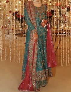 Red Farshi Gharara, Crimson Pakistani Dresses, Red Barat Dress Pakistani, Pink And Red Pakistani Bridal, Red Bridal Maxi Pakistani, Pakistani Women Dresses, Indian Outfits Lehenga, Shadi Dresses, Lace Dress Design