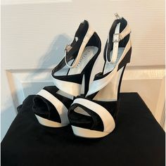 Brand New Super Sexy Black & White Platforms Black And White Round Toe Heels For Party, Trendy White Heels For Night Out, Black And White Round Toe Heels, White Platform Sandals For Night Out, White Synthetic Sandals For Night Out, Fitted White Sandals For Night Out, Chic White Heels For Night Out, Chic Black And White Heels For Evening, Chic Black And White Evening Heels