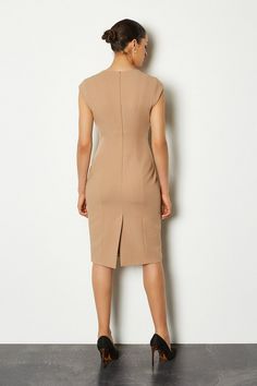 Envelope Neck Sleeveless Dress | Karen Millen Celebrity Fashion Outfits, Solange Knowles, Teen Girl Dresses, Spring Couture, Kim Kardashian Red Carpet, Couture Week, Red Carpet Dresses, Karen Millen