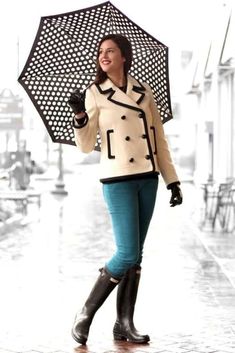 Rainy Day Outfits Ideas 30 Cute Ways to Dress on Rainy Days Classy Winter Coat, Rainy Day Outfits, Classy Coat, Winter Coat Dress, Rainy Day Fashion, Latina Outfit, Jeans Outfit Ideas, Acrylic Nail Ideas, Boating Outfit