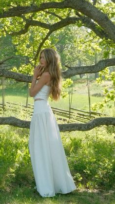 Cottage Core Photoshoot, Countryside Dress, Farm Clothes, Nature Photoshoot, Cottagecore Outfits, Hippie Girl, Model Inspo, Farm Girl