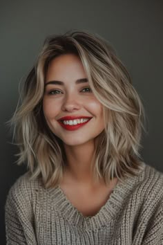 Hair Color For Brown Skin, 2024 Hair Trends, Hair Extensions For Short Hair, Sophisticated Hairstyles, Blond Balayage, Beautiful Blonde Hair, Chin Length Hair, Lob Haircut, Cut My Hair