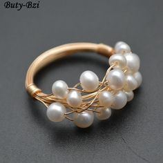 Beading Wire Jewelry, Handmade Beads Accessories, Elegant Handmade Round Bead Rings, Jewelry Accessories Handmade, Handmade Accessories Ideas, Handmade Pearl Jewelry, Wire Jewelry Rings, Woman Jewelry, Wire Jewelry Designs