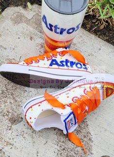 Houston Astros Outfit Woman, Houston Astros Nails, Astros Game Outfit Women, Astros Game Outfit, Astros Outfit Woman, Houston Astros Outfit, Astros Party, Handpainted Shoes, Graffiti Shoes