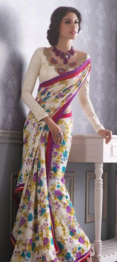 Floral White Floral Saree, Floral Sari, Orang India, Purple Border, Floral Saree, Desi Clothes